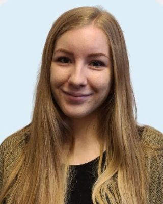 Danielle Kmiec Headshot